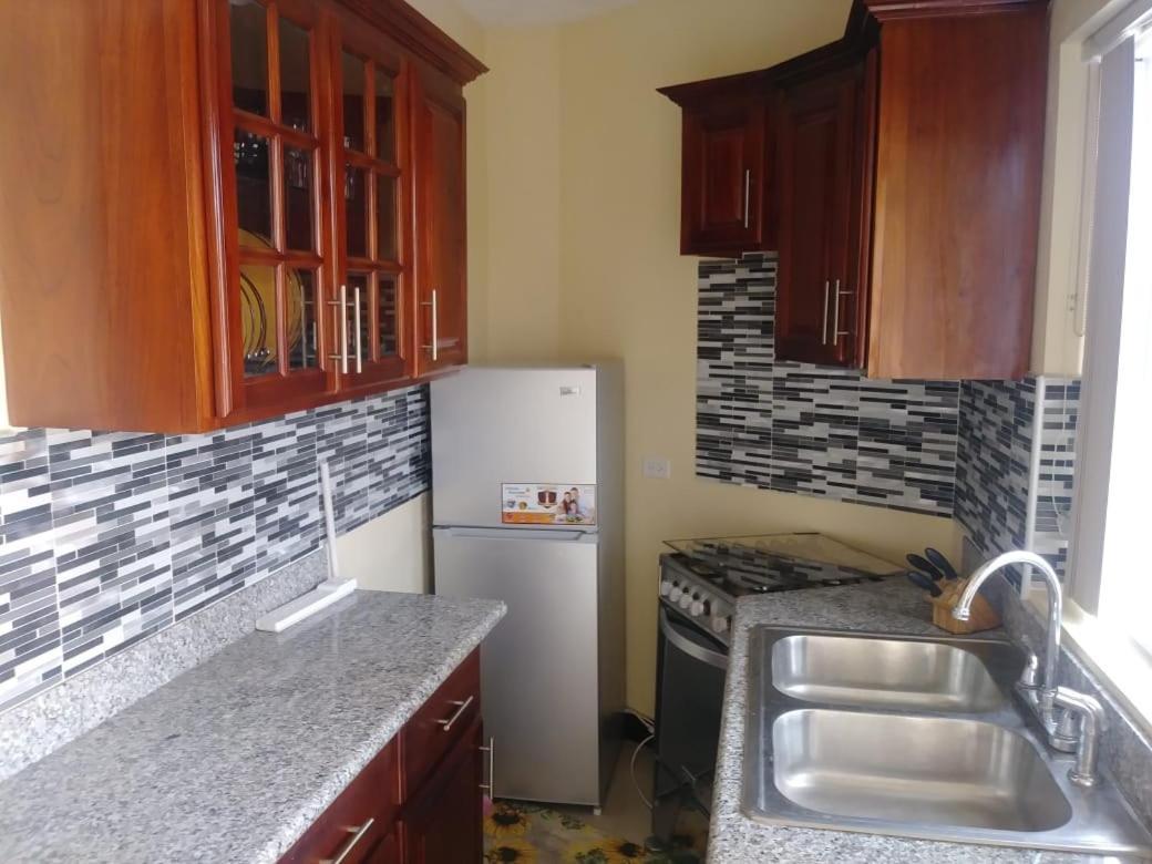 Irie Hideaway - Private Studio In Gated Community --Caribbean Estates, Portmore Apartment Екстериор снимка