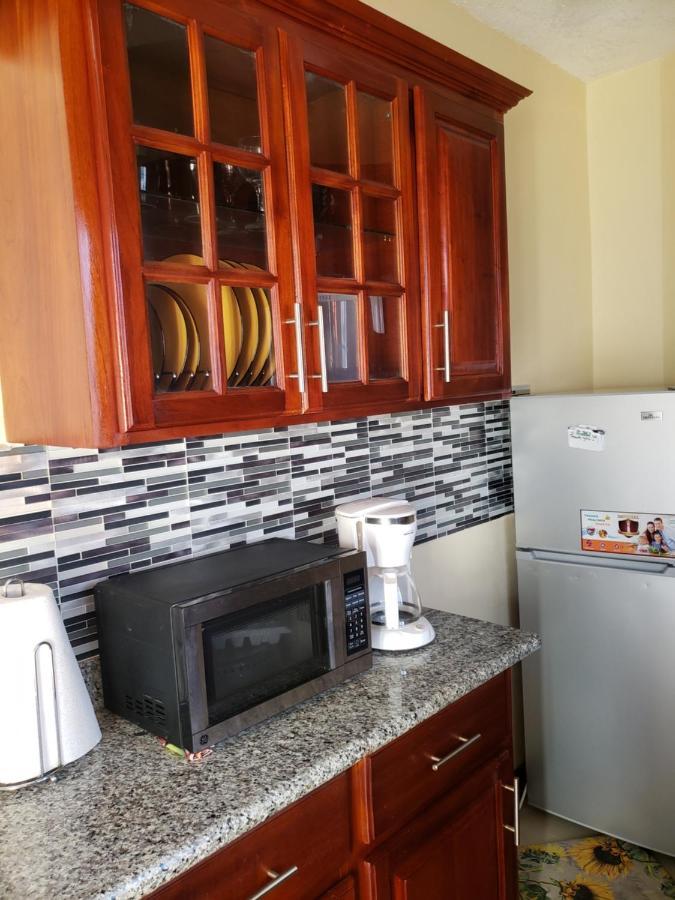 Irie Hideaway - Private Studio In Gated Community --Caribbean Estates, Portmore Apartment Екстериор снимка