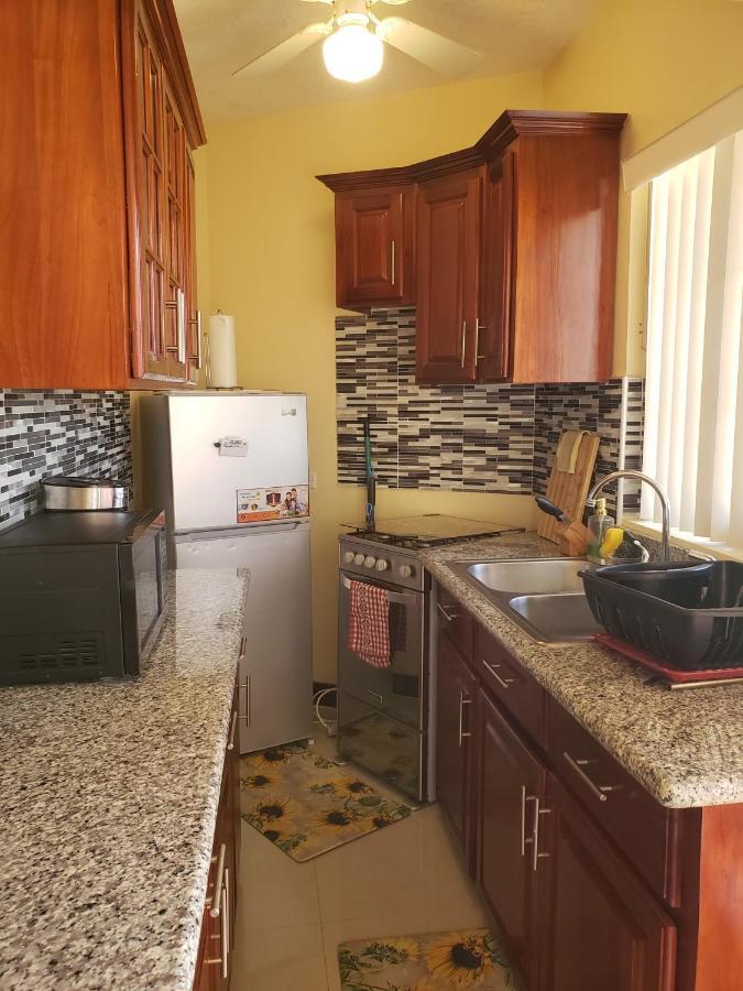 Irie Hideaway - Private Studio In Gated Community --Caribbean Estates, Portmore Apartment Екстериор снимка